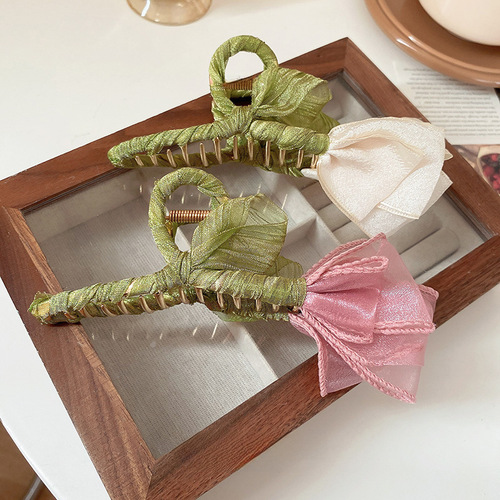 New trendy fresh tulip flower hair clip, forest-inspired Insta-style hair accessory with shark claw design, suitable for tying hair at the back of the head
