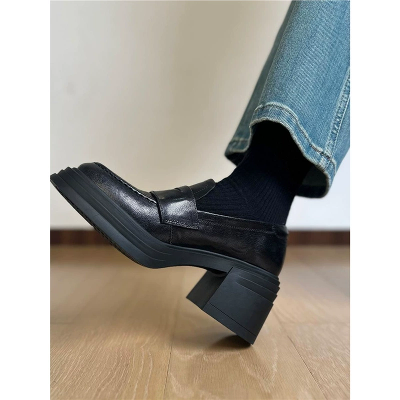 7 см ~ Мягкие кожаные лоферы на толстой подошве для женщин, туфли на высоком каблуке на толстом каблуке для девочек, маленькие кожаные туфли для увеличения роста.