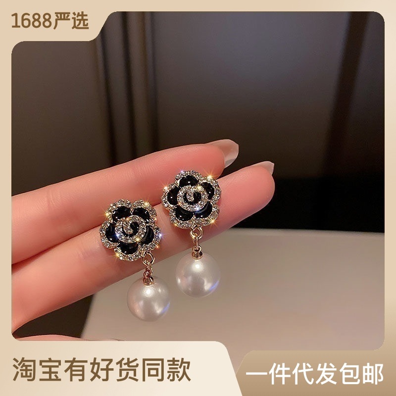 Camellia flower earrings, 2022 new trendy pearl earrings, flower design sense, niche earrings, high-end light luxury earrings