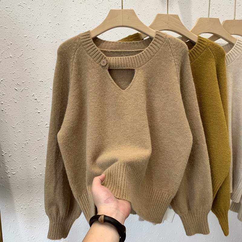 brand demi-season design knitted sweater with a round collar