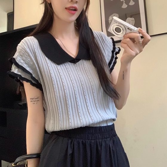 Summer New Short-Sleeve Ice Silk Knit Top for Women, 2025 Design, Color-Block V-Neck Fashion Flutter Sleeve Top Trendy