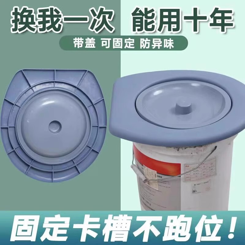 便器の蓋の座便の老人は座って便器のバケツを移動します。|undefined