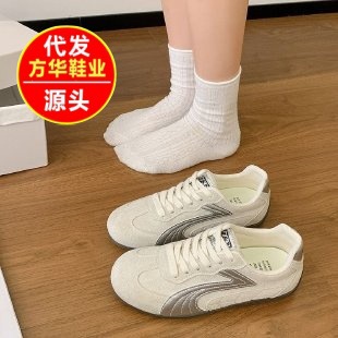 Zapatos de entrenamiento para mujeres verano de 2026 nuevo estilo coreano de tela plana para estudiantes de lazos deportivos zapatos blancos para mujeres en la tendencia