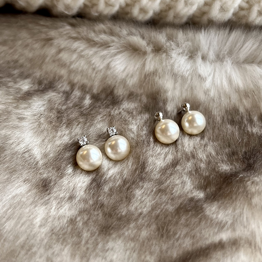 Universal fashionable earrings from pearl