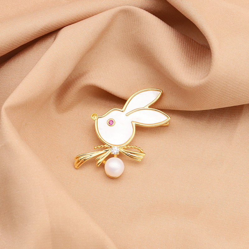 Natural de agua dulce perla broche lindo conejo versátil elegante traje accesorios ramillete Nueva joyería 18K chapado en oro
