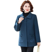 中老年人女妈妈装2025秋季新款外套绣花毛呢大衣秋冬洋气质风棉衣