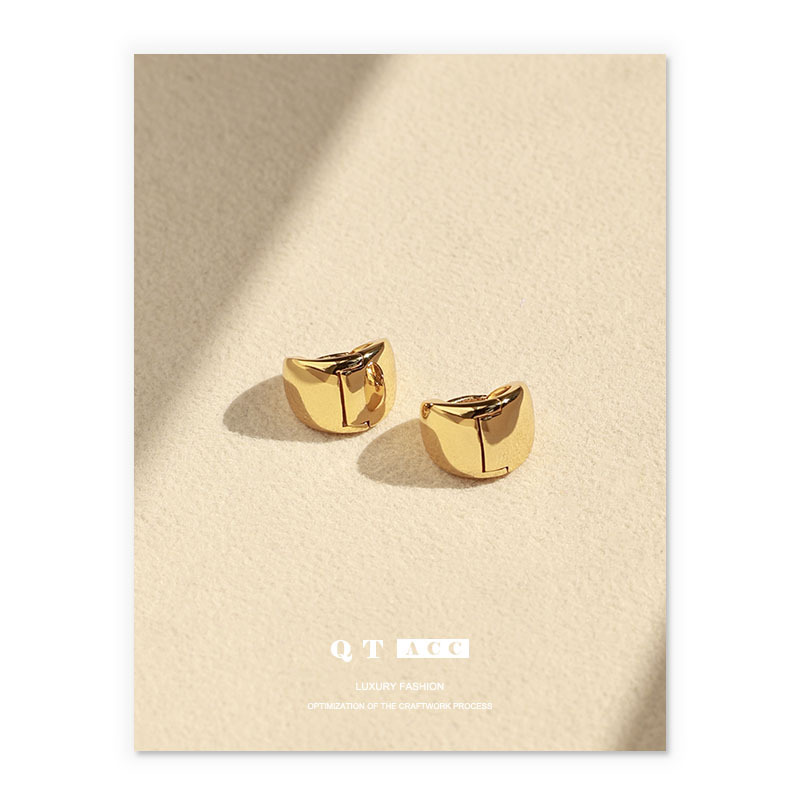 Latón chapado en oro real de 18K japonés y coreano retro moda pequeño exquisito nuevo lujo elegante brillante oído hebilla pendientes para las mujeres