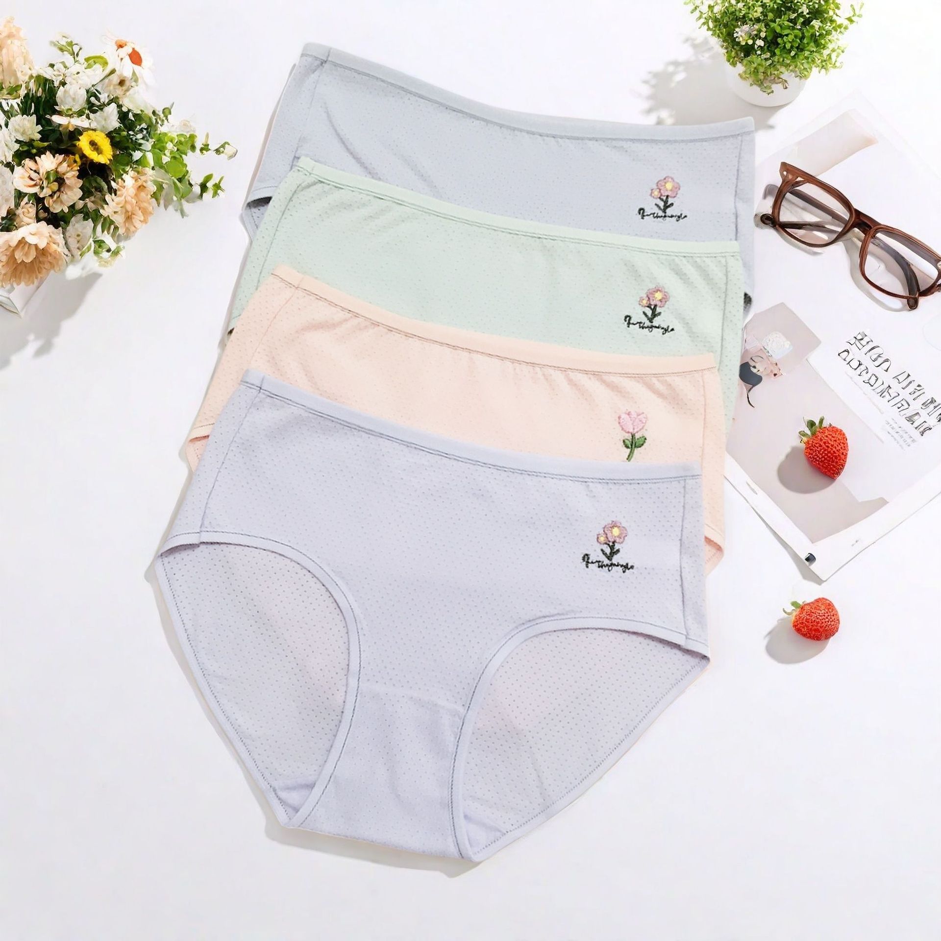 Linda caricatura, leche japonesa, linda chica, ropa interior, algodón, transpirable, cintura media, cadera, calzoncillos para estudiantes al por mayor