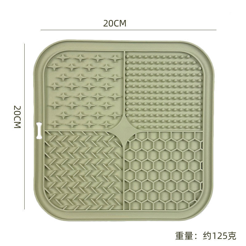 アマゾンのペットはパッドのシリコンのペットの食器を舐めます。|undefined