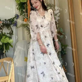 蝴蝶印花温柔碎花连衣裙夏季法式显瘦长裙收腰气质新款
