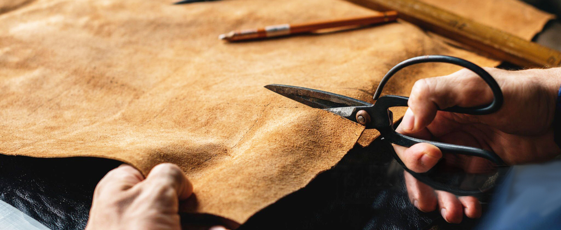 Pantoufles d'hiver chaudes antidérapantes pour femmes en plein air, mini bottes de table imperméables, bottines courtes en cuir, chaussures à enfiler en peluche_voghion.com