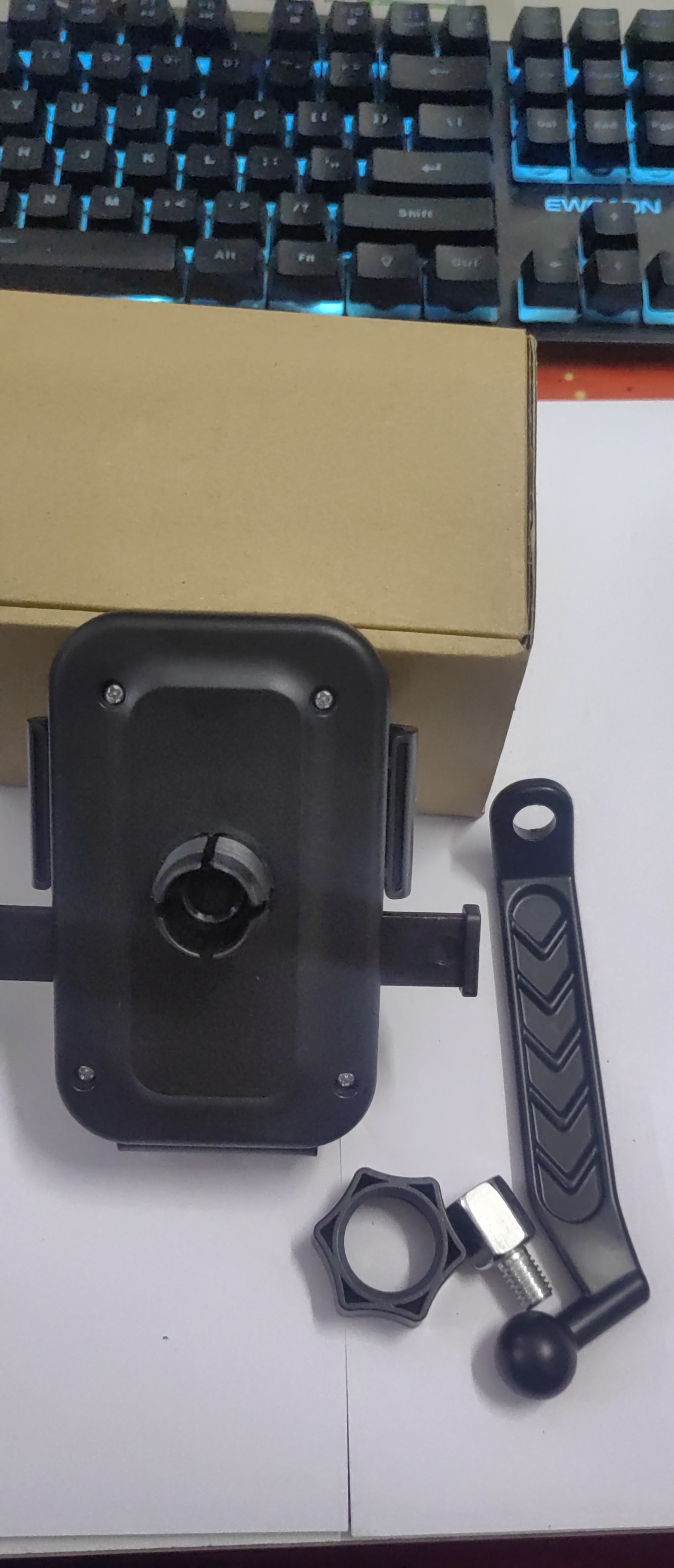 Cross-border motorcycle phone holder, vehicle-mounted delivery rider navigation stand, electric vehicle and bicycle shock-absorbing phone holder