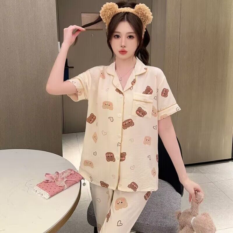 D.M-120 Short-length peach heart bear sweater