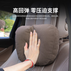 自動車のヘッドレストは枕に寄りかかって車で皮をひっくり返して首を保護します。