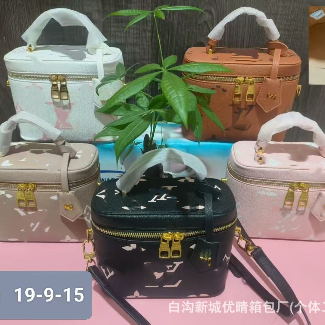 新款大牌手提包经典清晰化妆包时尚百搭刻高端包厂家直销外贸批发