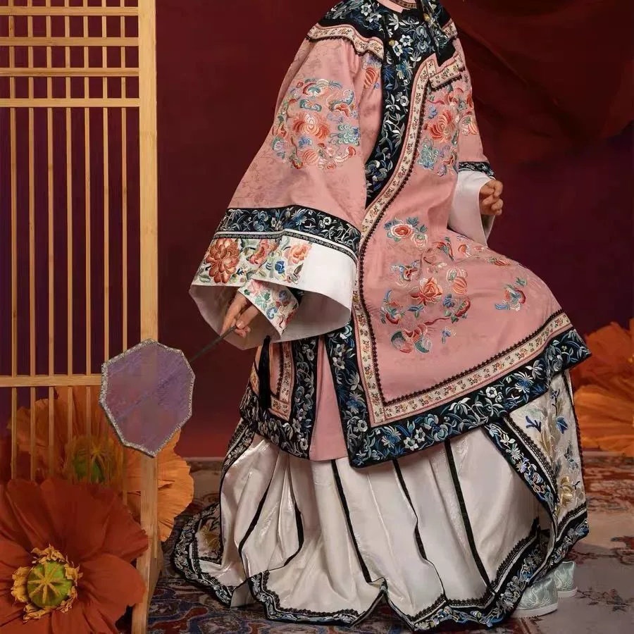 Цин Ханьфу Женская вышивка Поздняя династия Цин Национальная одежда Тяжелая вышивка Цинхань Женская одежда Поздняя Цин Цин Тяжелая вышивка