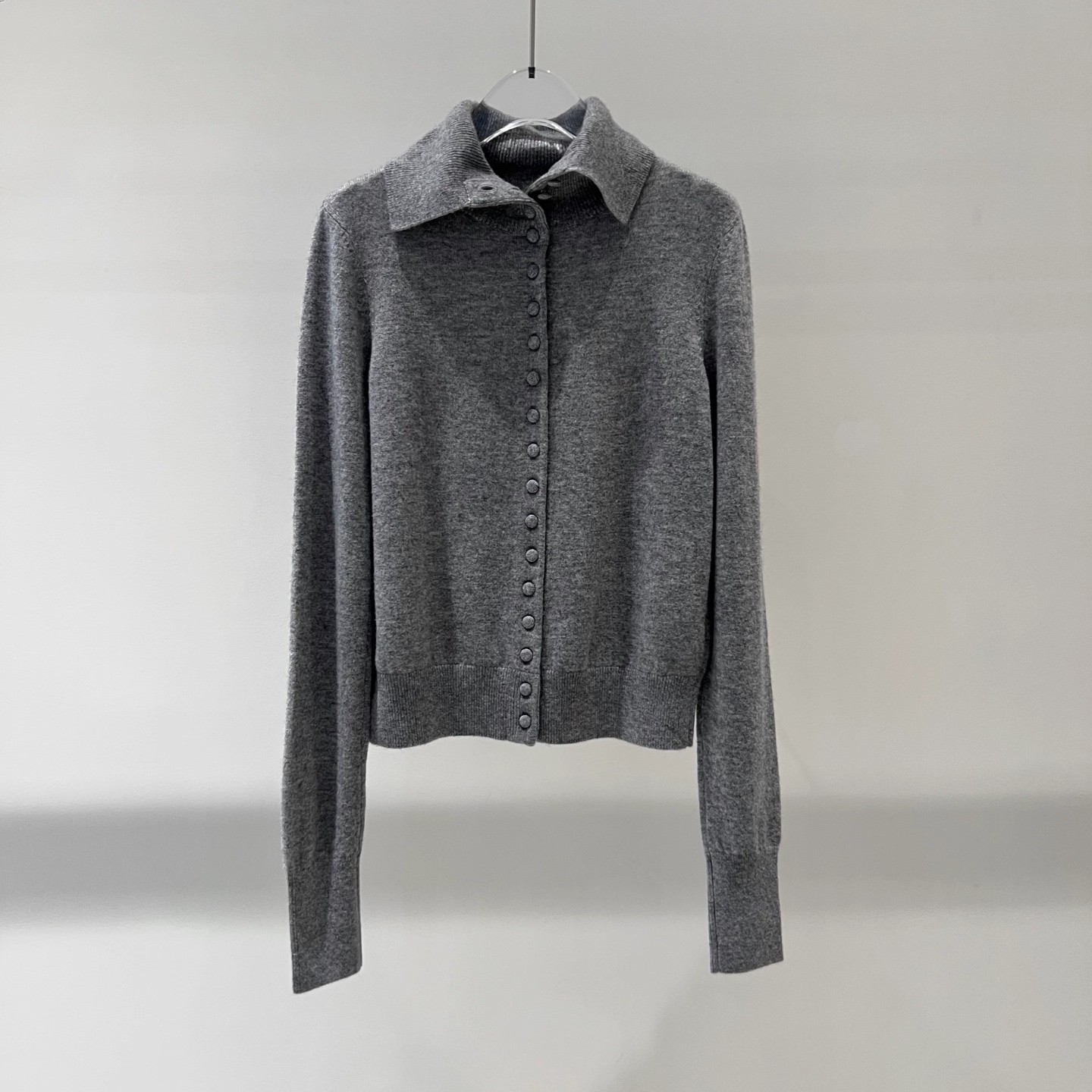 Ai**Si 2025 New Autumn Fashion Simple Lapel Long-Sleeved Wool Knitwear Cardigan Knitwear for Women Ar804173