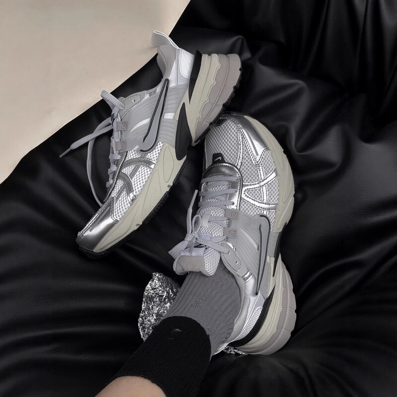 New Nike Official V2K Men's and Women's Shoes, Fashionable Running Sports Mesh Breathable Casual Thick-Soled Dad Running Shoes New Nike Official V2K Men's and Women's Shoes, Fashionable Running Sports Mesh Breathable Casual Thick-Soled Dad Running Shoes