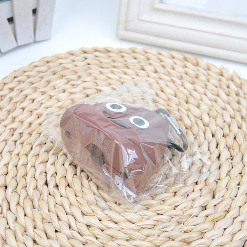 Pet supplies garbage bag dispenser for cats and dogs when going out, portable and biodegradable dog poop bag and poop storage box