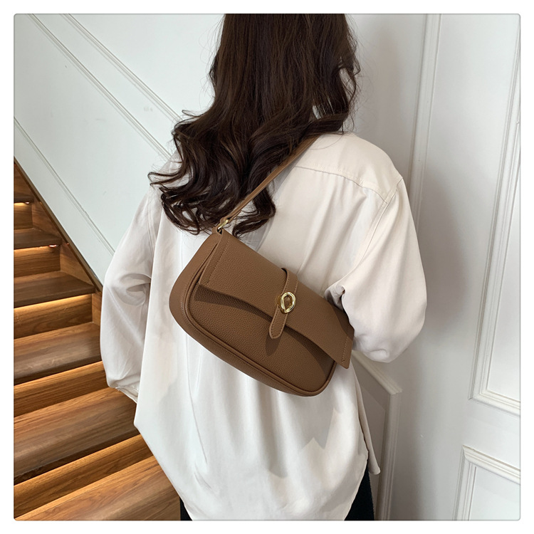 Women's Medium Pu Leather Solid Color Streetwear Magnetic Buckle Shoulder Bag display picture 18