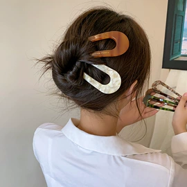 耳环;项链;发夹