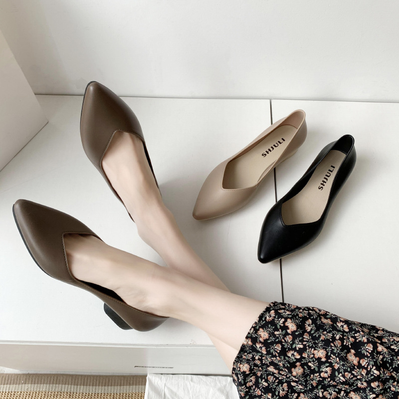 Productos genuinos Juli 2023 Nuevas Botas de lluvia puntiagudas de moda corta para mujer para adultos al aire libre zapatos de goma antideslizantes Botas de lluvia zapatos de agua image 3