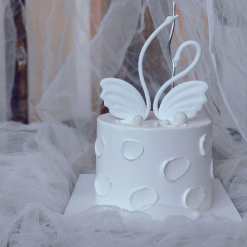 Chinese Valentine's Day cake decoration soft glue white swan and black swan ornaments couple confession birthday party plug-in