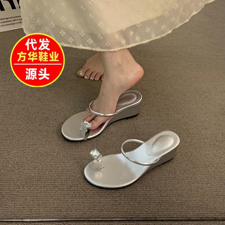 Feng Shui coreano con zapatillas de dedo de diamante para mujeres con falda de verano y zapatillas de cama plana con zapatillas de cama
