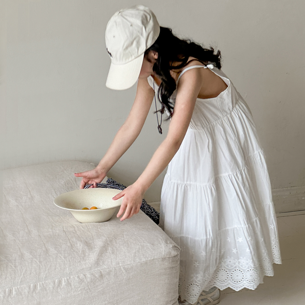 Vestido de tirantes para niña Little Red Fish 2025 Nuevo vestido de princesa de estilo occidental para niños de verano Falda larga para niños coreanos