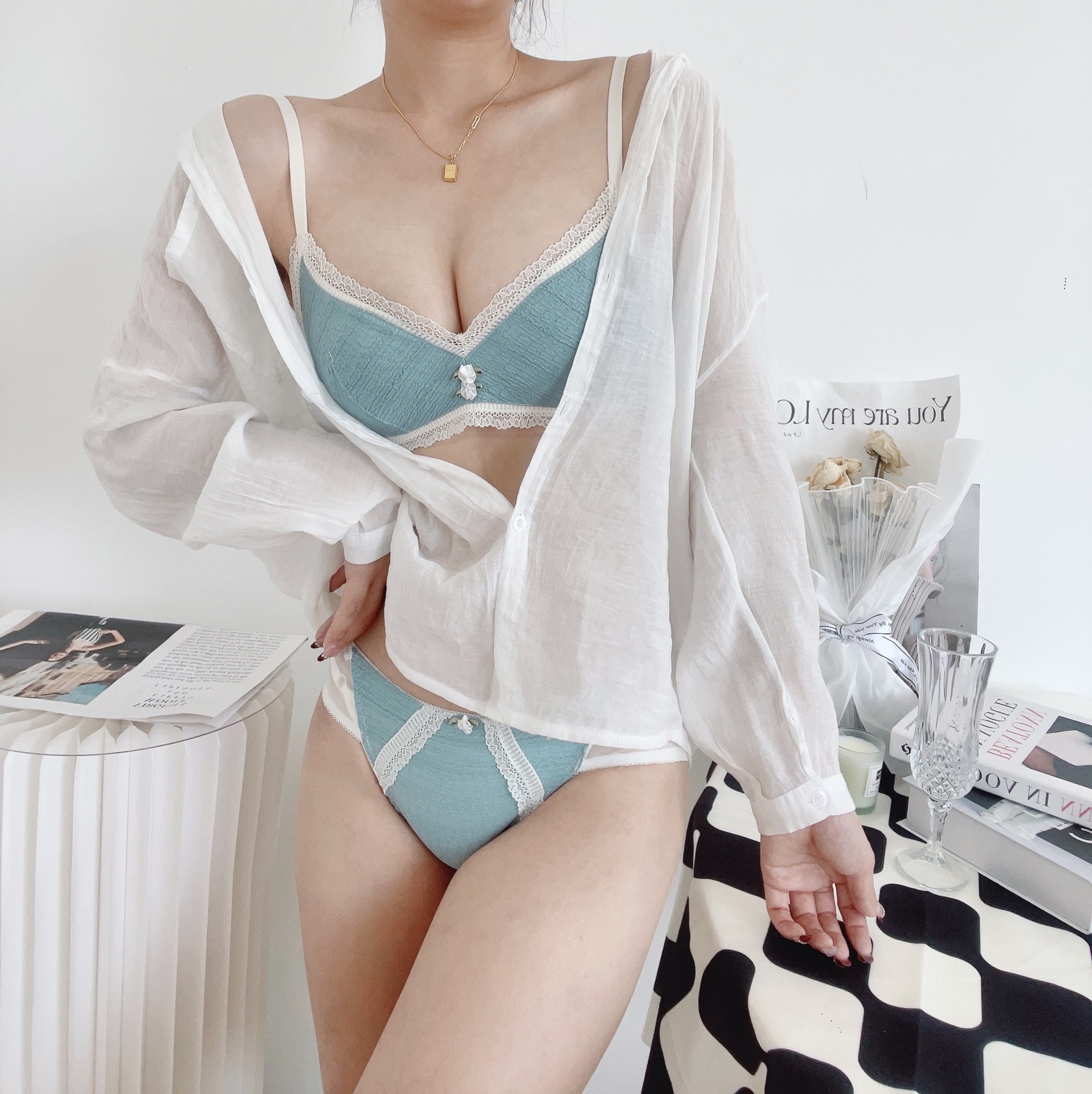 Ropa interior de encaje ligero para niña reunida sin anillo de acero, copa fija, recolección lateral de leche auxiliar, sujetador de soporte superior anti-caída