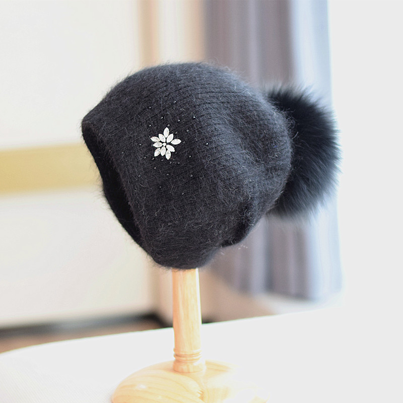 Women's Basic Simple Style Solid Color Pom Poms Eaveless Wool Cap display picture 4