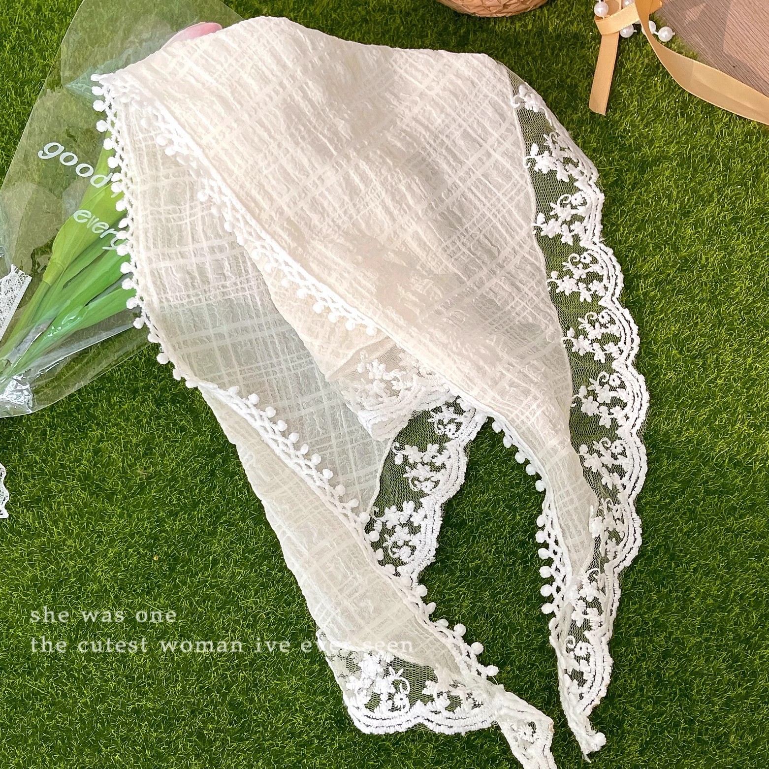 Bandera de encaje blanco en una toalla triangular francesa en una toalla cuadrada sombrero buñuelo pastoral viento semana también el mismo estilo de joyas para el cabello mujeres