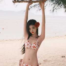 2025款泳衣辣妹比基尼红色性感三点式系绳碎花印花小清新可爱biki