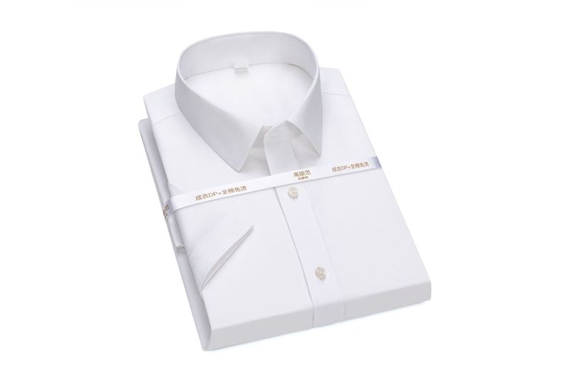 新商品の男子学生は無料でビジネスをしています。正装100本の男性半袖職業服の格子のストライプのシャツを着ています。|undefined