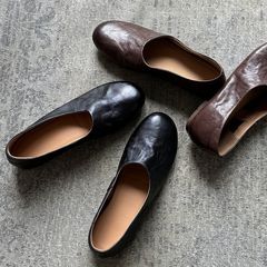 トップの牛革の浅い靴の女性の靴は春の新型の丸い頭と低いです。