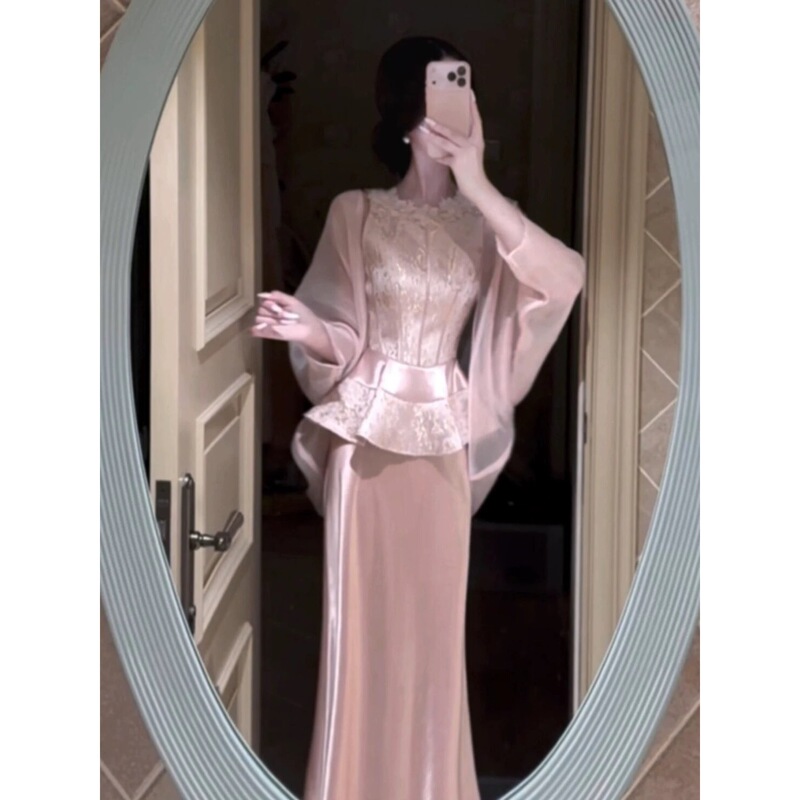 New Chinese-Style Women's High-End Engagement Dress Set for Petite Figures, Including a Bridal Robe, Top, and Skirt Two-Piece Set