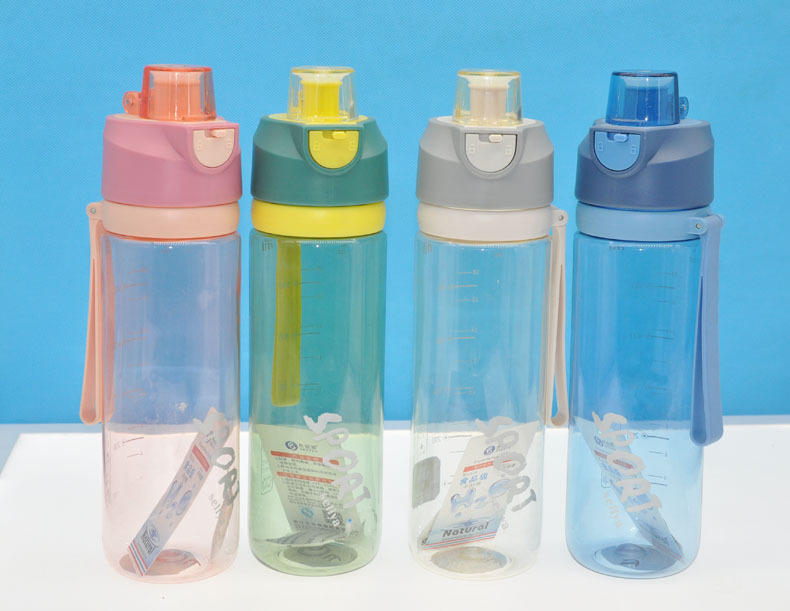 Nueva taza de agua de plástico estudiante portátil deportes al aire libre pato paja taza de agua deportes espacio taza se puede utilizar como logotipo