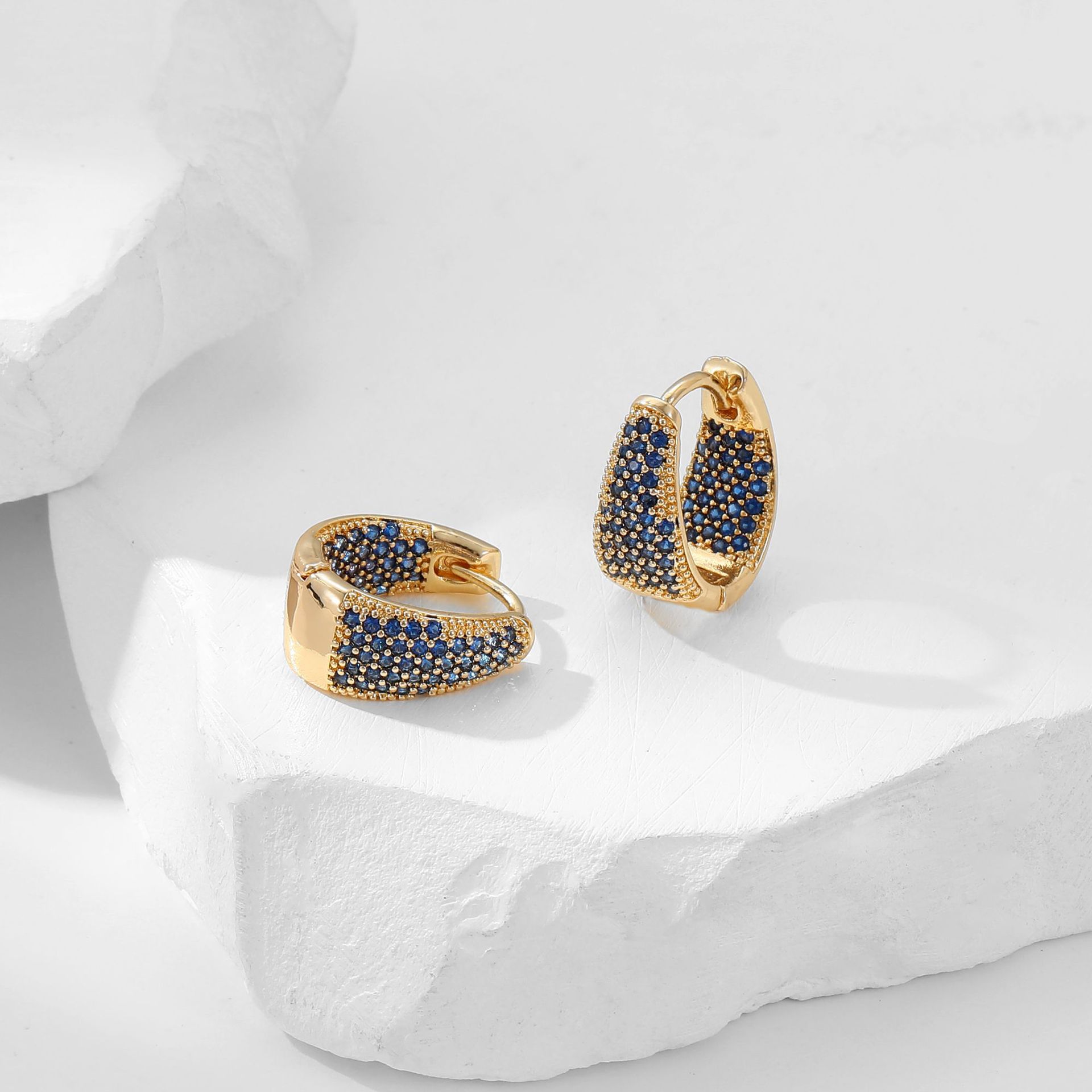 Copper Material Color Block Pattern 1 Pair Simple Style Classic Style Color Block Inlay Copper Rhinestones Earrings