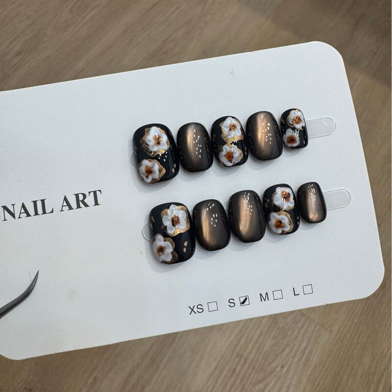 Black floral handmade cat-eye press-on nails wholesale, short style, black, elegant, high-end, versatile, cost-effective Black floral handmade cat-eye press-on nails wholesale, short style, black, elegant, high-end, versatile, cost-effective