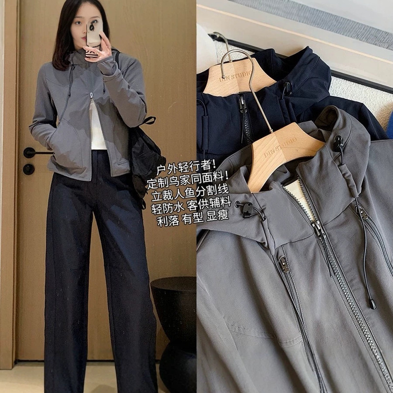 Outdoor Essential! 3D Cut Short Jacket Windproof Windbreaker Double Zipper Regular Shoulder Hooded Coat for Women New Outdoor Essential! 3D Cut Short Jacket Windproof Windbreaker Double Zipper Regular Shoulder Hooded Coat for Women New