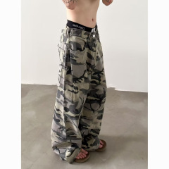 アメリカのレトロなストレートジーンズは迷彩パンツでいっぱいです。