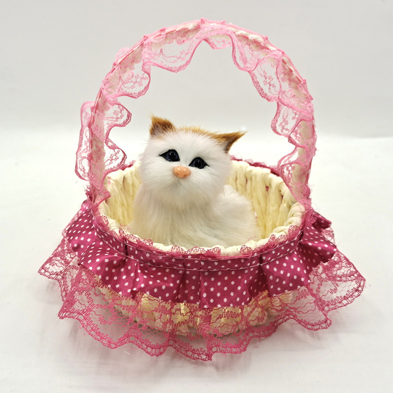 丸い点のレースのバスケットの猫の人形は厳格に材料の誕生日の贈り物を選んで、毛皮の動物のレースのバスケットをシミュレーションします。|undefined