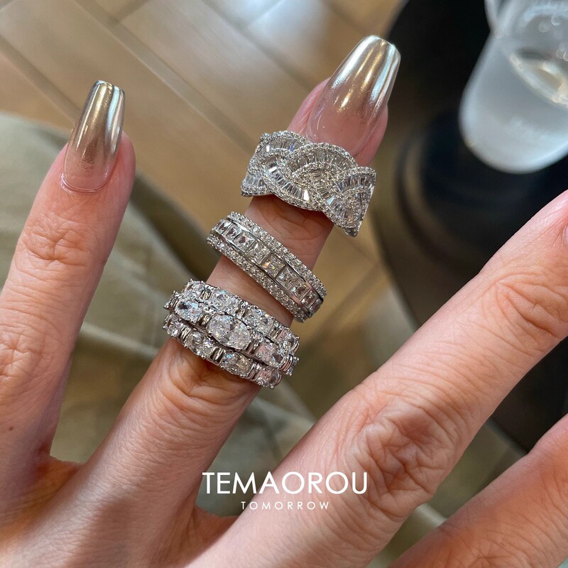 Unique Vintage Stacking Rings with Dazzling Heavy-Duty Diamond Rows, Sparkling Old Money Style Index Finger Rings with a High-End and Luxurious Feel Unique Vintage Stacking Rings with Dazzling Heavy-Duty Diamond Rows, Sparkling Old Money Style Index Finger Rings with a High-End and Luxurious Feel