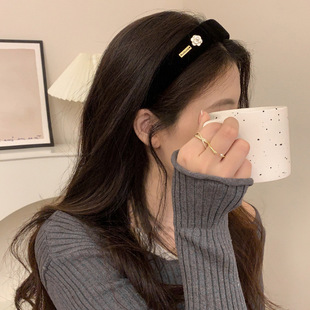 Chanel Style Vintage Simple Flower Black Velvet Headband Women's All-match Elegant Outgoing Fashion Simple Headband Hair Accessories