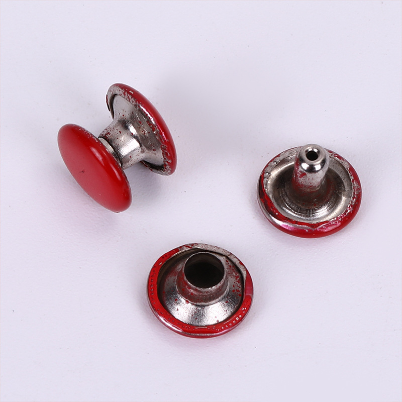 Metal rojo hembra remache cinturón bolso redondo plano sombrero clavos publicidad ventilador accesorios cinturón remache doble cara
