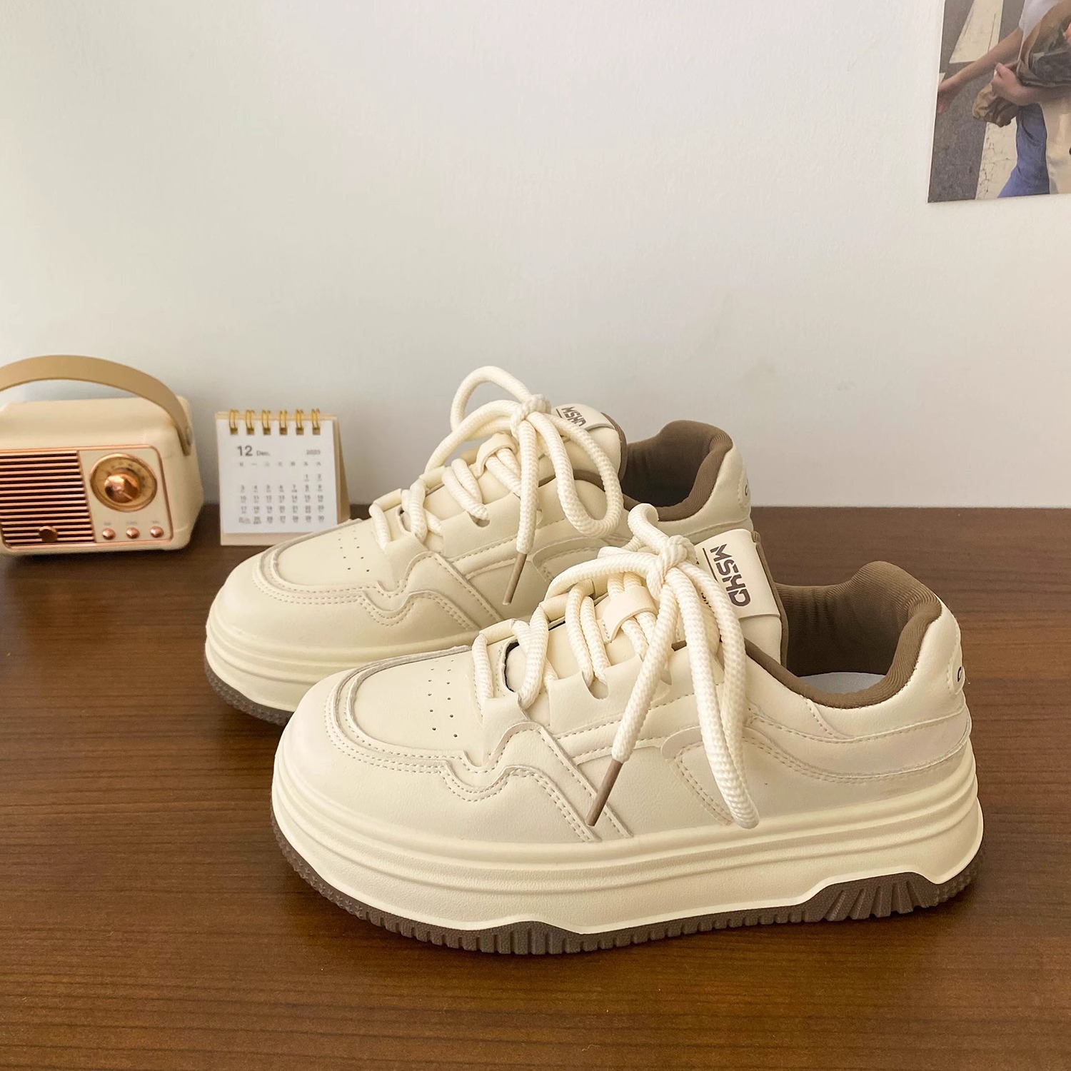 Cream Thick Sole Breadboard Shoes for Women, Versatile Chic Round Toe 2025 New Japanese Style White Shoes for Students