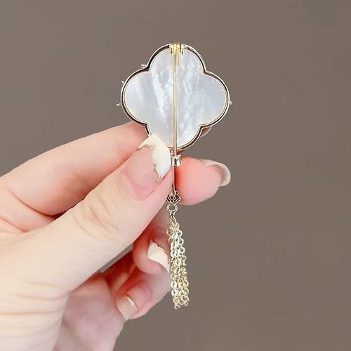 Magnolia flower brooch, high-end women's design, exquisite tassel fan, Chinese style suit, clothes pin, cheongsam accessories