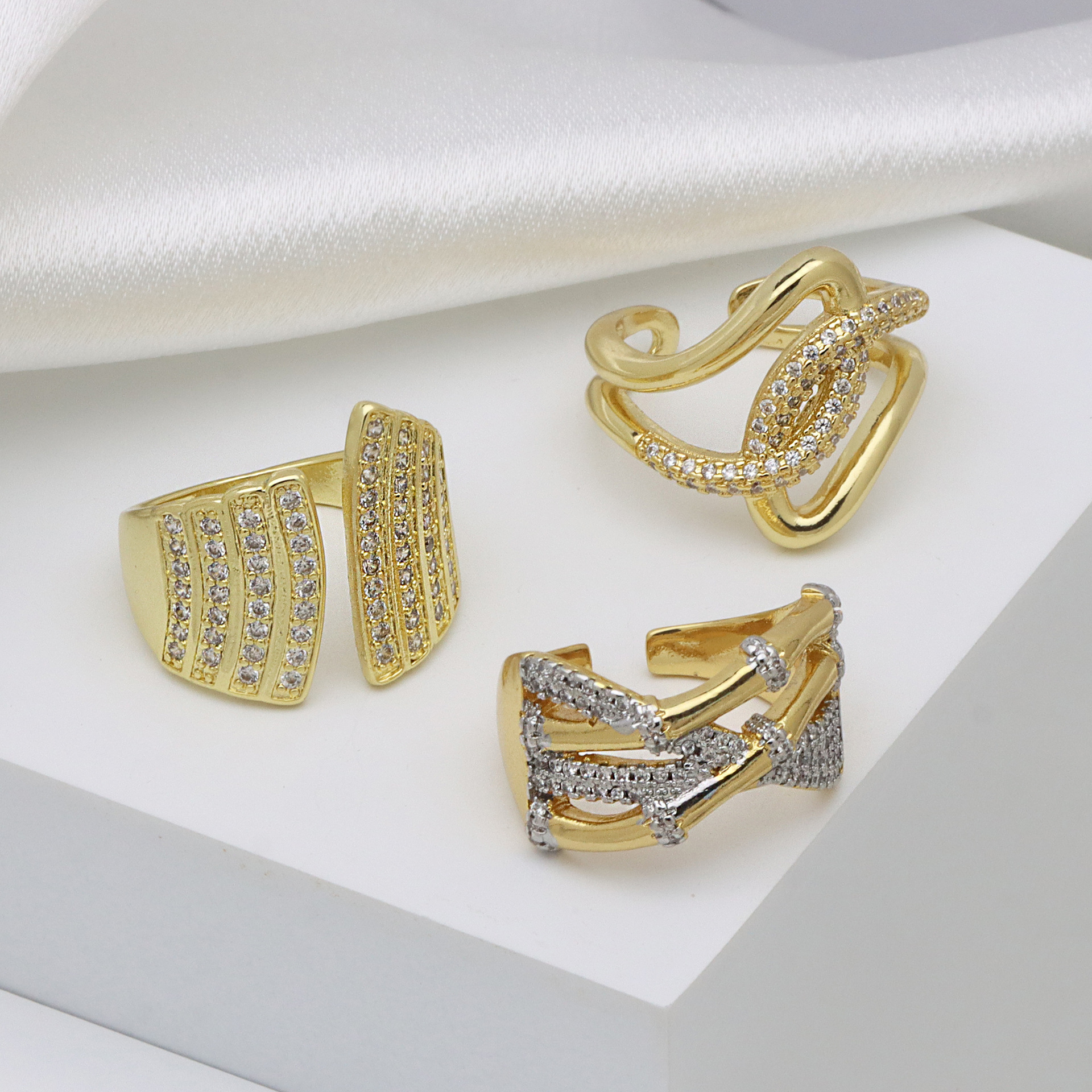 Joyería Al Por Mayor Exagerado Geométrico Cobre Circón Metal Mixto Embutido Anillos Abiertos display picture 1