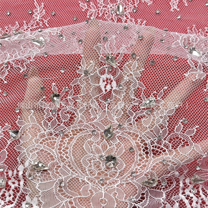 Europa y los Estados Unidos comercio exterior blanco de encaje francés de alta calidad vestido de fiesta tela de falda larga posicionamiento fijación pestañas de encaje