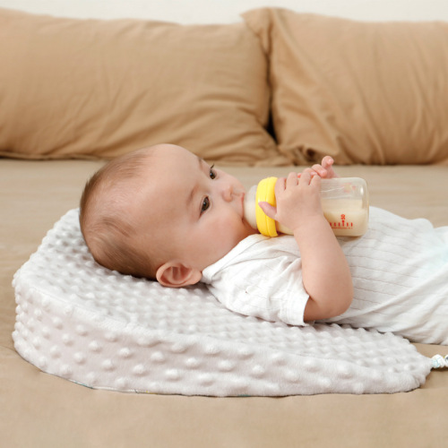 Anti-vomiting slope pillow Doudou anti-vomiting slope pillow nursing pillow side sleeping side lying pillow